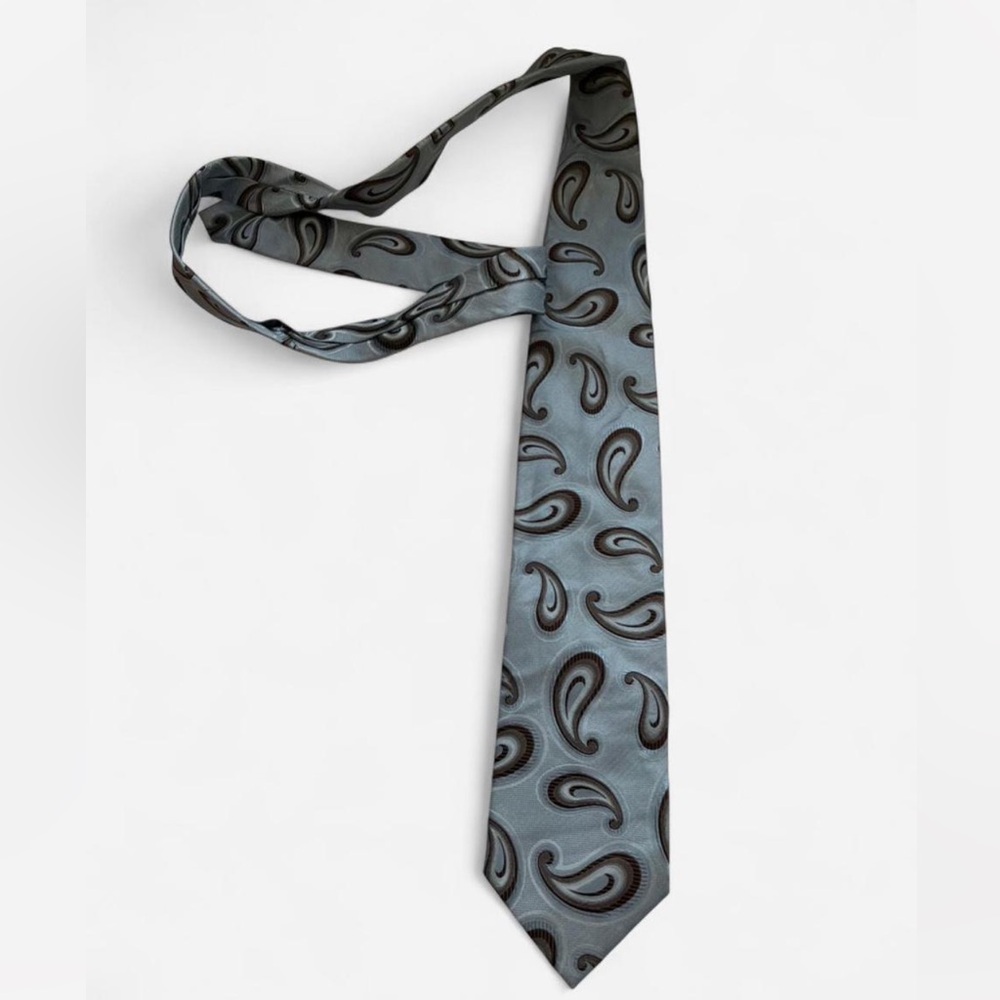 Vintage Geoffrey Beene blue paisley silk tie